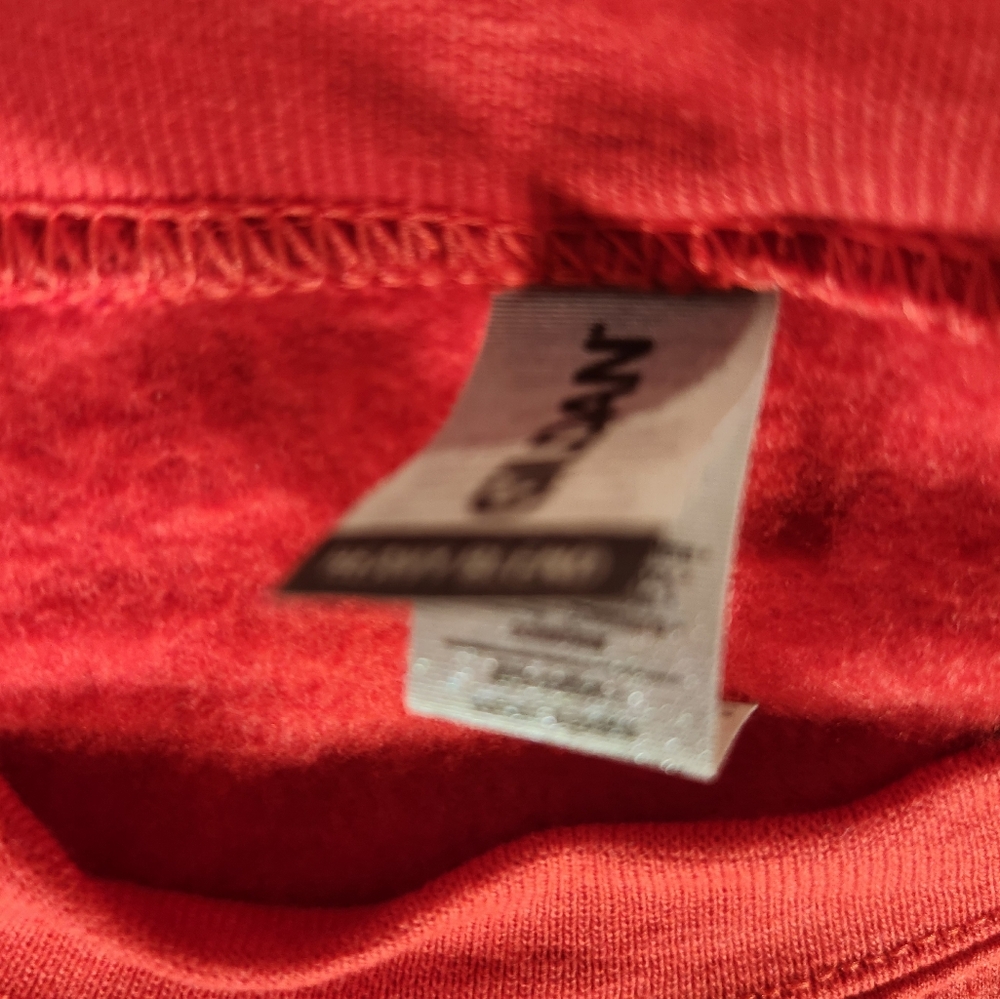 NWOT Unisex Graphic Gildan Sweatshirt - Picture 3 of 5